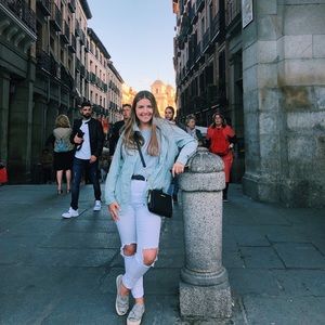 Meet your Posher, Addison